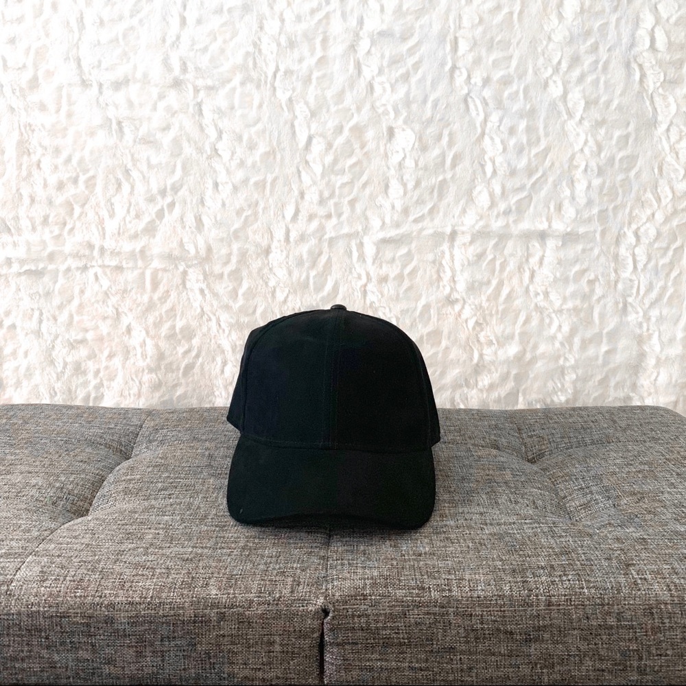 *SALE 3/ $35* NWOT H&M Black Faux Suede Da…